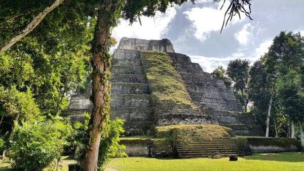 Guatemala Espectacular: Cultura, Historia y Paisajes Impresionantes