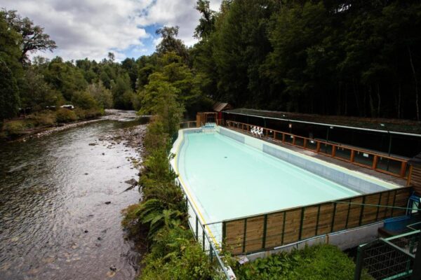 Escápate a la Naturaleza con Relajación Termal: Termas de Aguas Calientes 2025